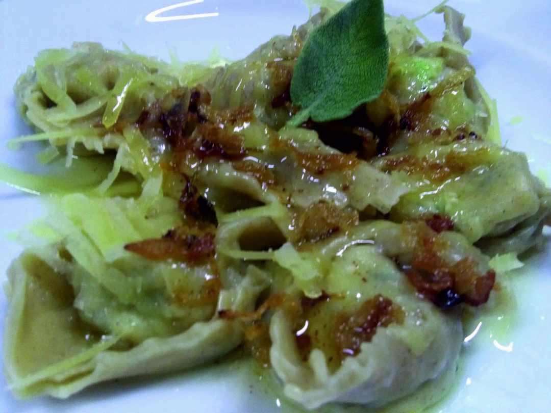 cappelletti in pasta di grano saraceno ripieni di erbe, coste, verze e formaggio casera con scaglie di silter dop e burro di malga aromatizzato